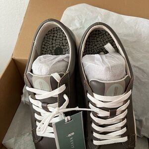 REVITALIGN Unisex Sneakers size 10.5